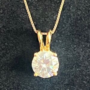 Beautiful 2 carat DEW Moissanite set in 14k gold with 14k 18” box chain
